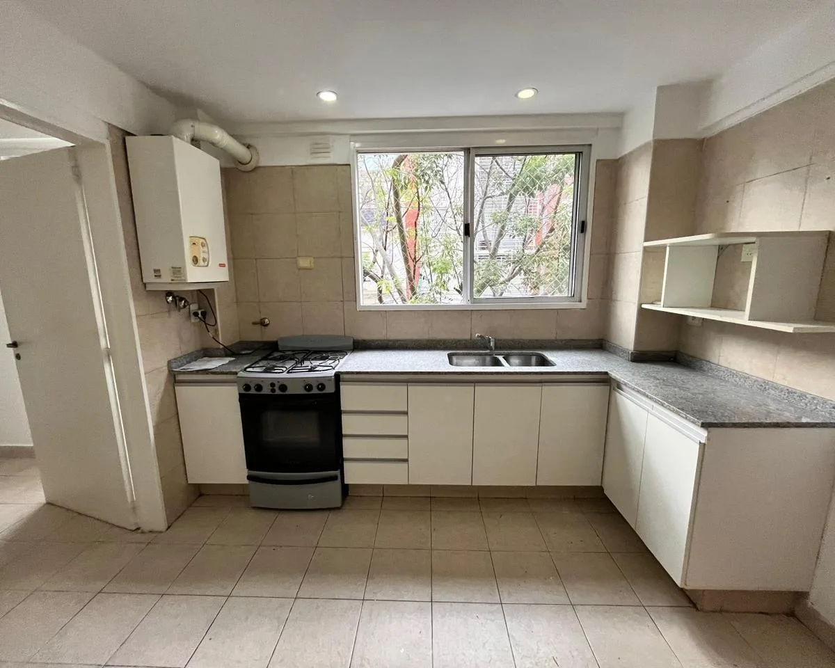 Piso Único de 4 Ambientes con Cochera