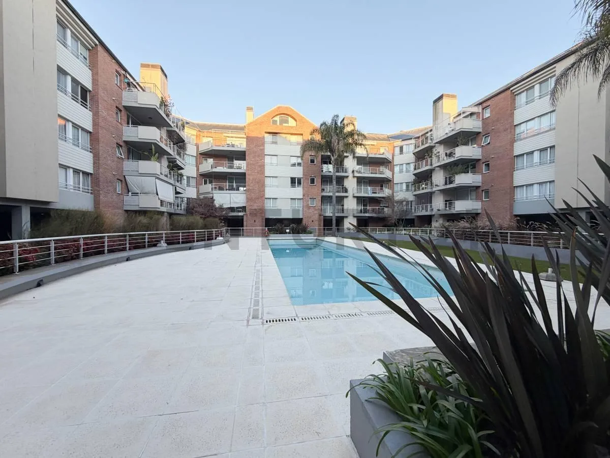 3-room apt with balcony and pool view