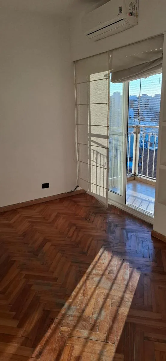 2 ambientes con balcón
