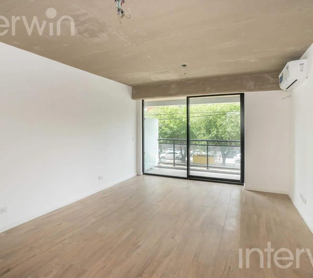 Studio with balcony and amenities