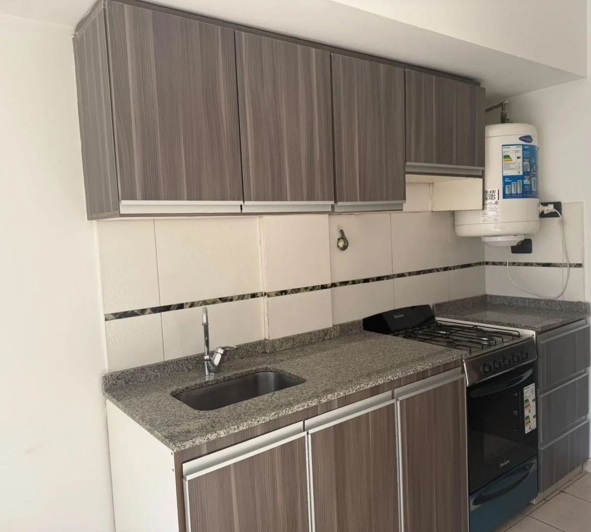 2 ambientes con patio y cochera