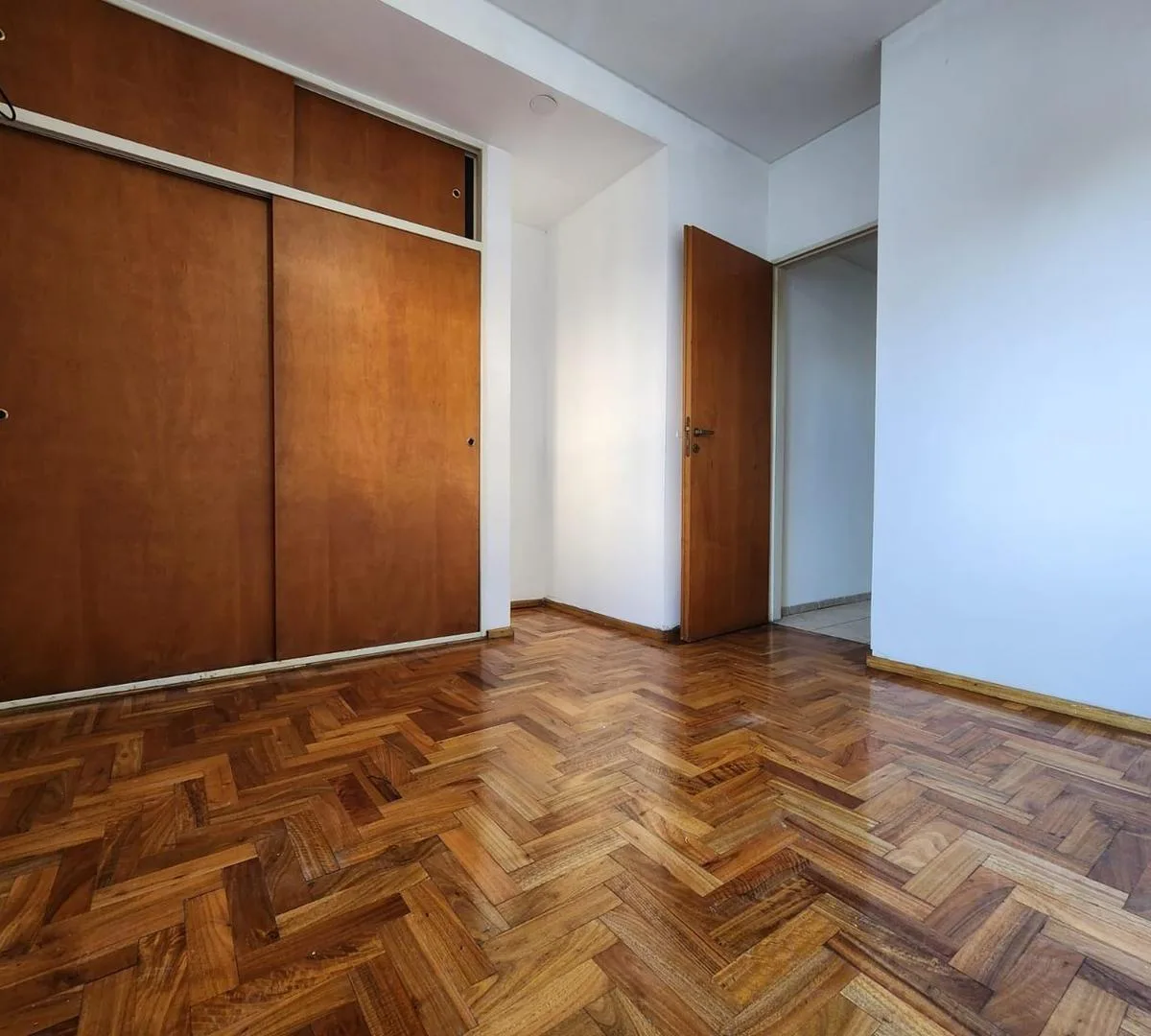 1-bedroom apartment with balcony