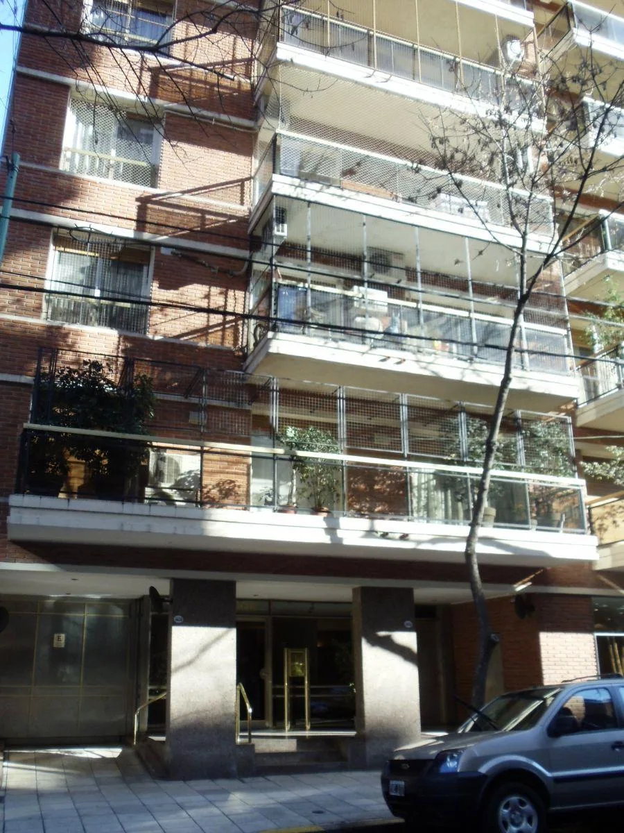 Monoambiente lateral, cocina separada