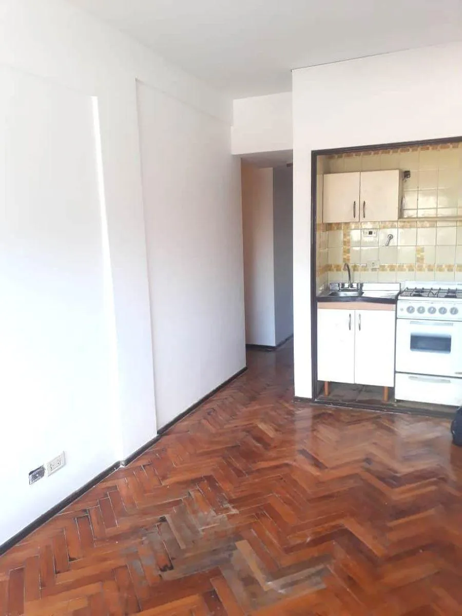 2 ambientes con kitchenette y ascensor