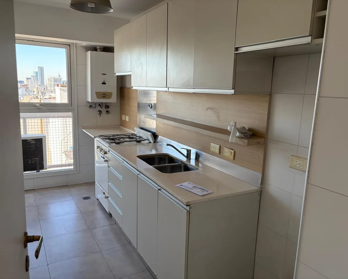 Alquiler Departamento 3 Ambientes Piso Alto con Cochera en Recoleta Caba
