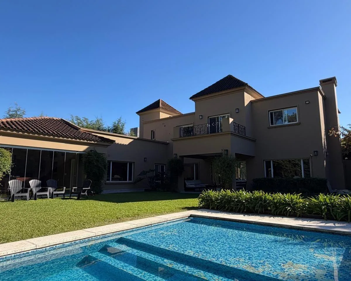 House with pool and 4 bedrooms