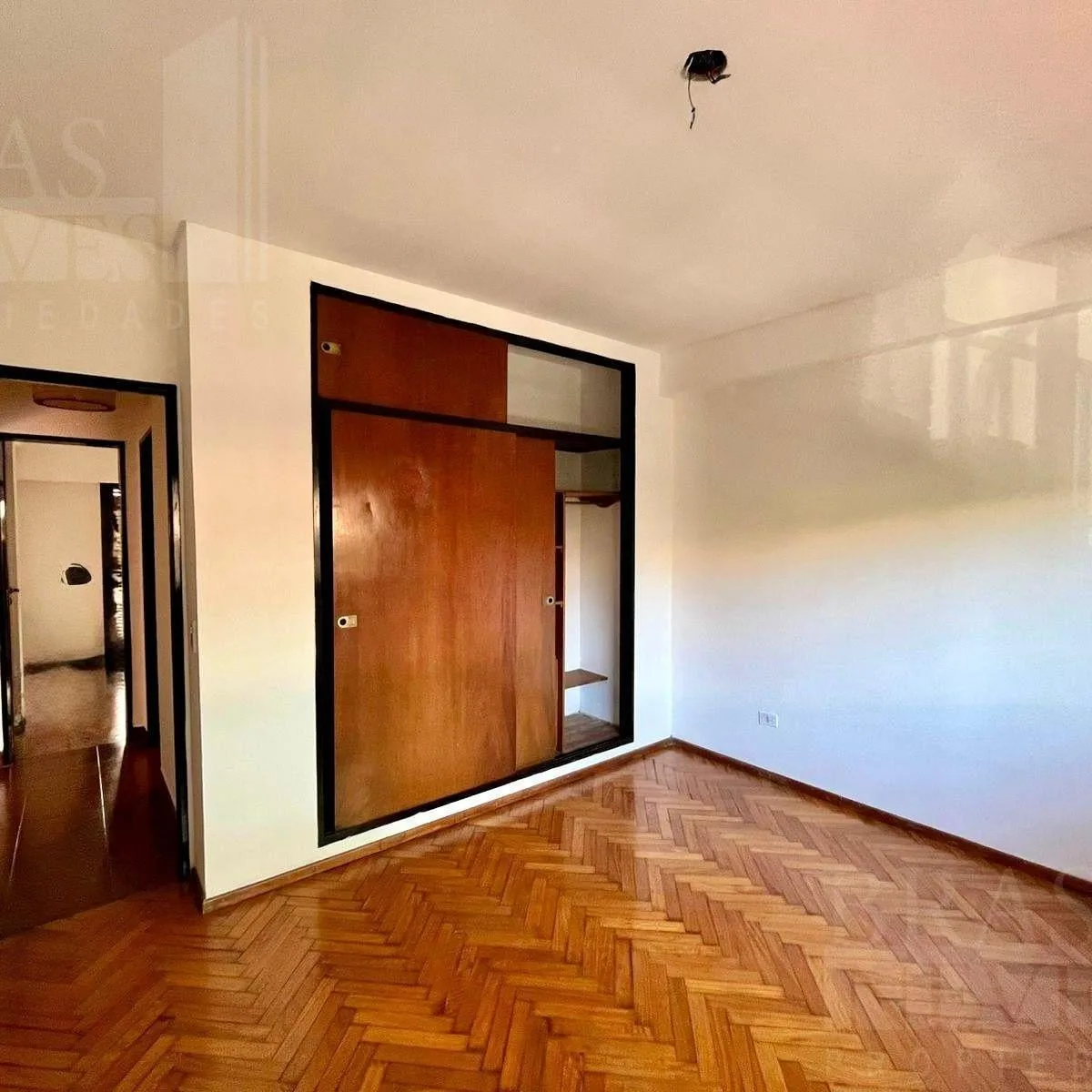 2 dormitorios, balcón y patio