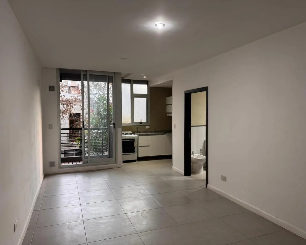 Monoambiente 2° piso con balcón