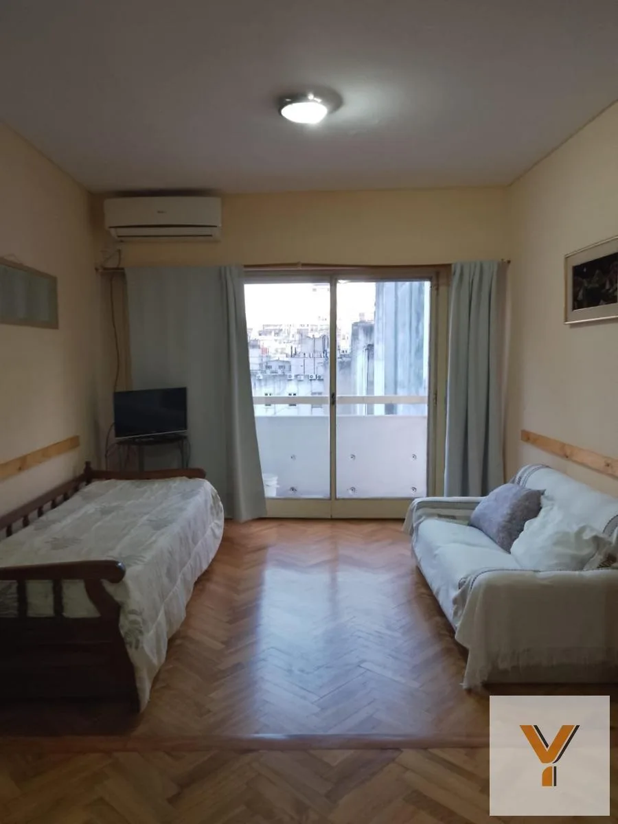 Front-facing NE studio, 42 m²