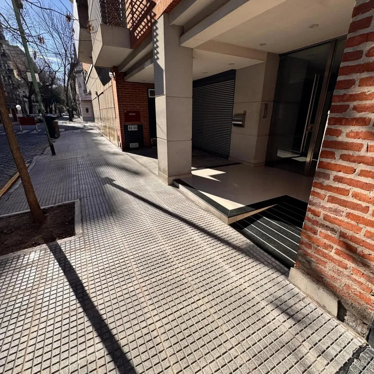 Semipiso 2 Ambientes Sobre Pasaje Bertres, a m de Goyena. Excelente
