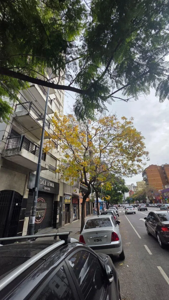 1 dormitorio con balcón