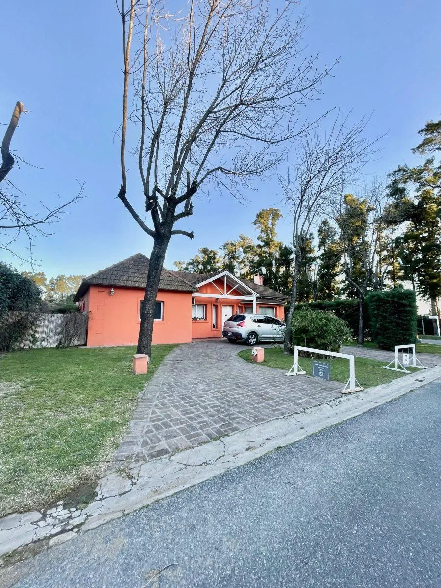 Casa en planta baja, pileta y quincho