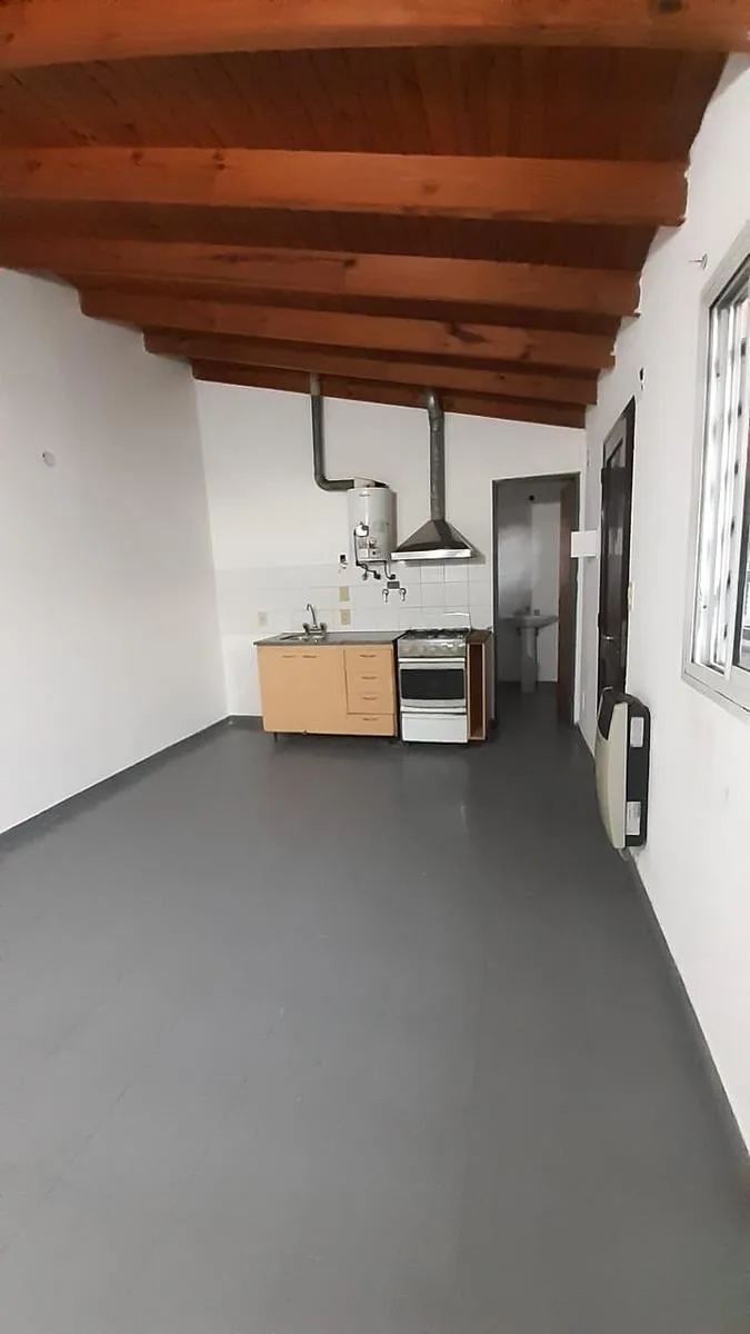 Estúdio 25 m², pátio comum