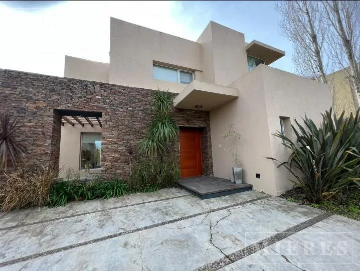 Muy Linda Casa en Alquiler en Los Sauces, Nordelta