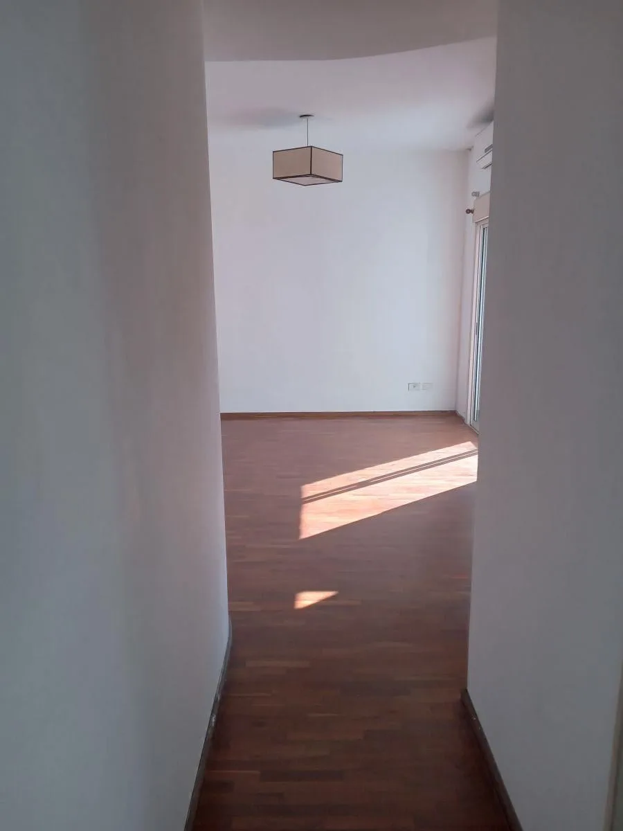 2 ambientes con balcón al frente