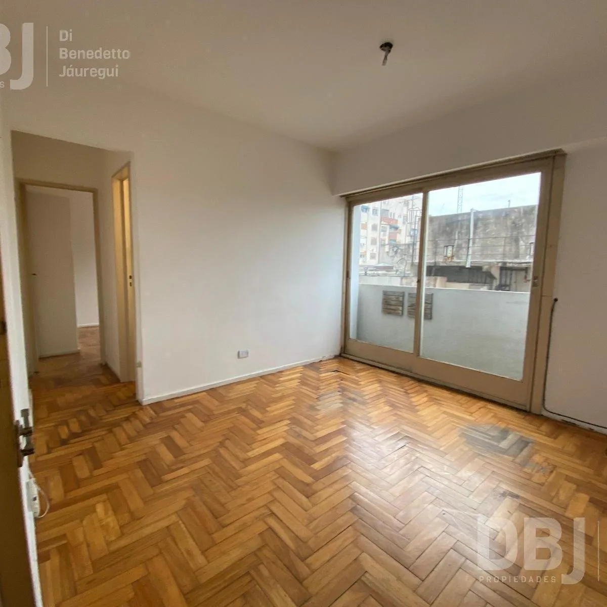 10° piso lateral, balcón francés