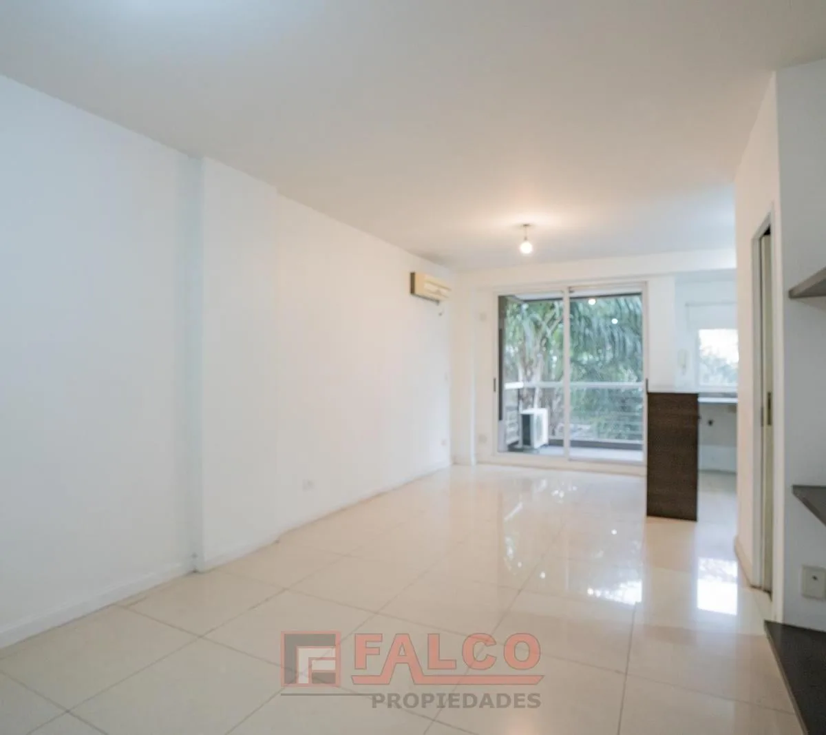 Moderno 2 Ambientes con Balcon a La Calle en Centenera 800