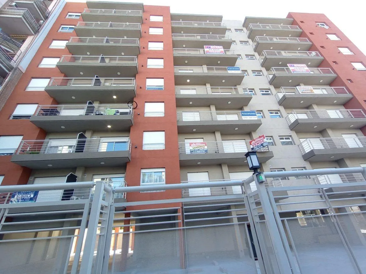 2 ambientes con balcón y cochera