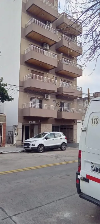 Monoambiente con balcón al frente