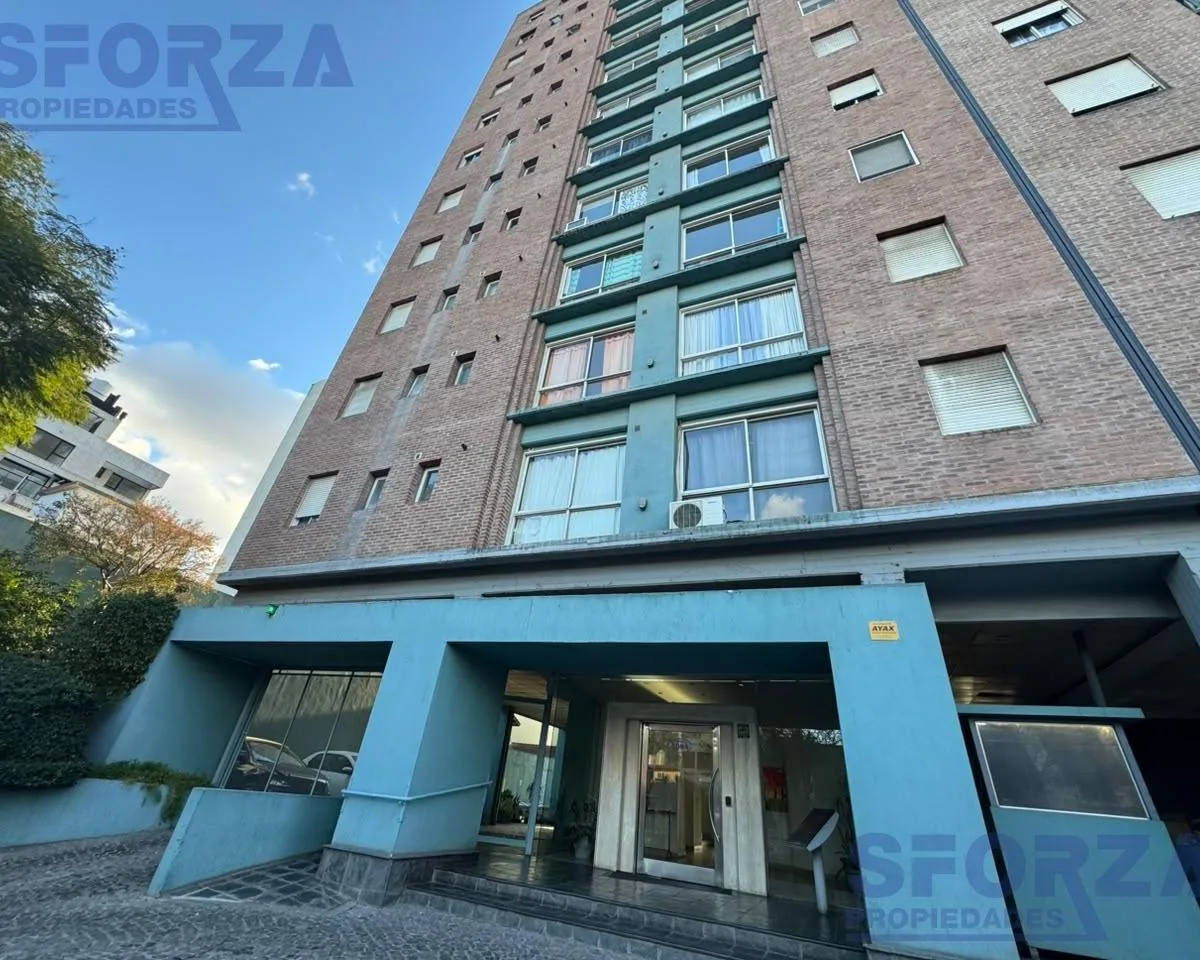 Monoambiente con balcón y A/A