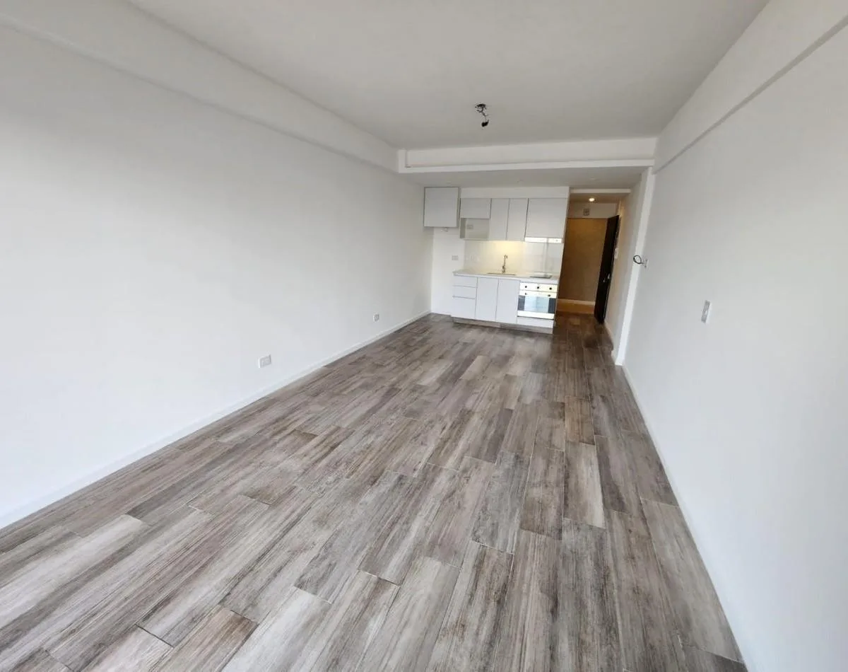 Monoambiente con balcón y pileta