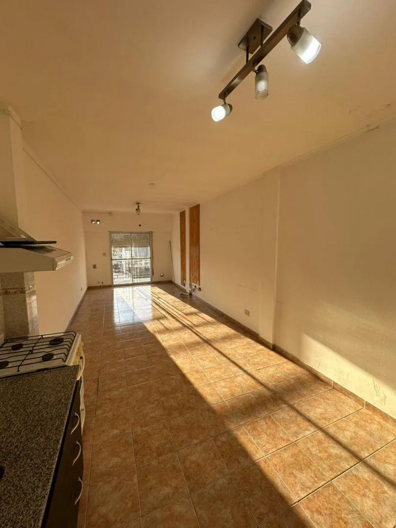 2 ambientes con terraza y balcón