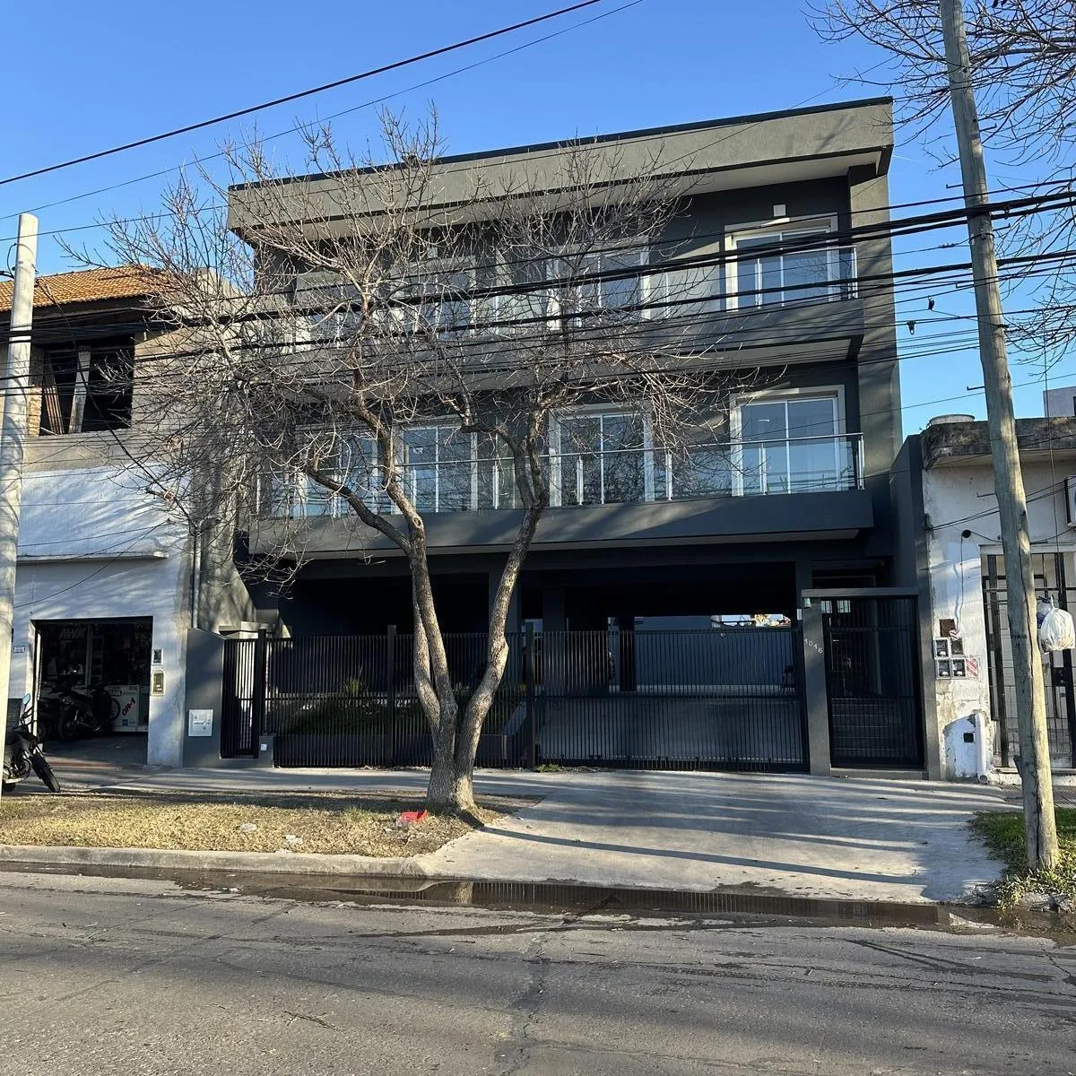 1 ambiente con balcón corrido