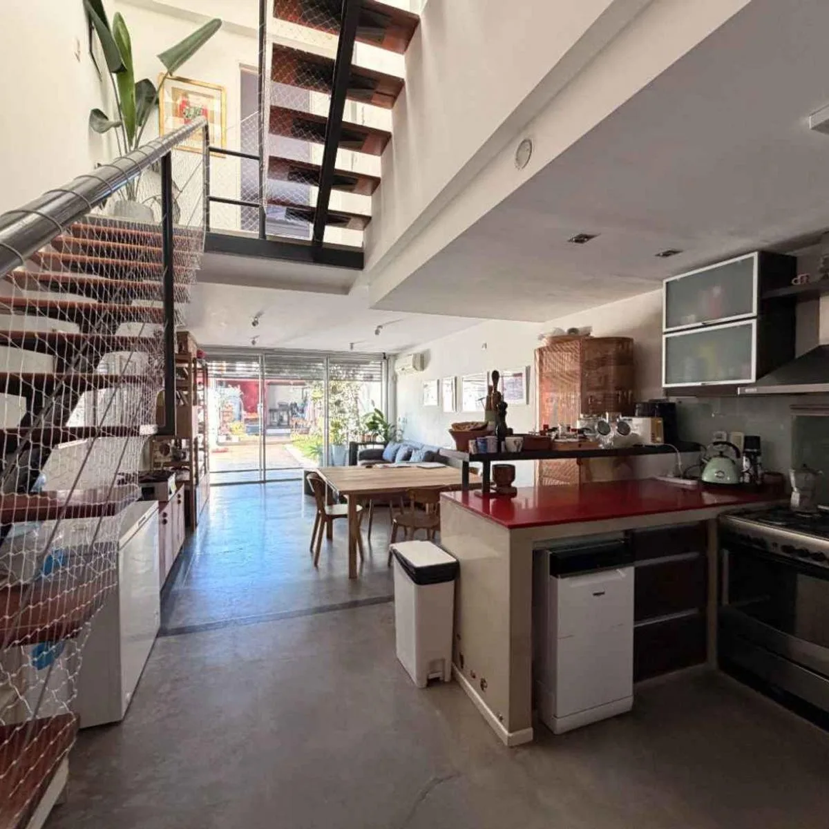 Triplex 4 Ambientes en Alquiler Martinez