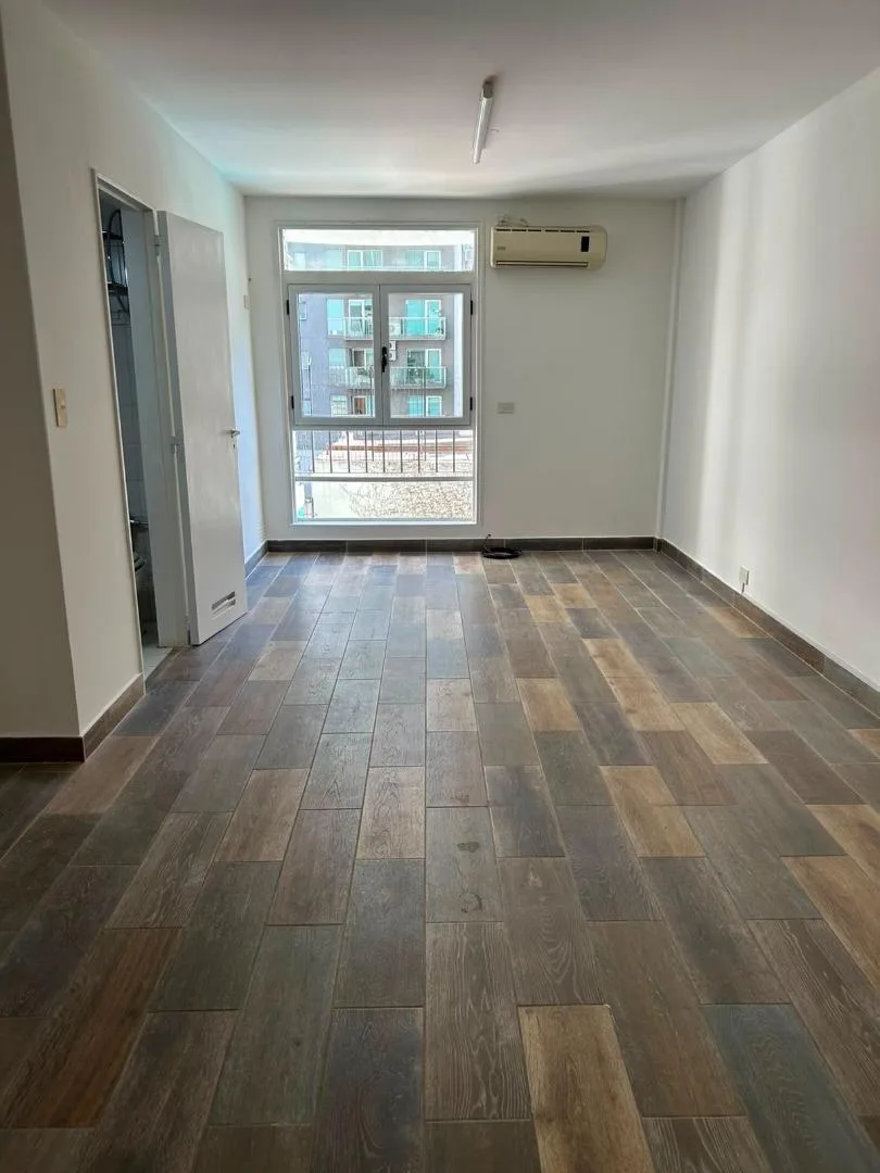 Amplio y Luminoso Ambiente. Apto Profesional