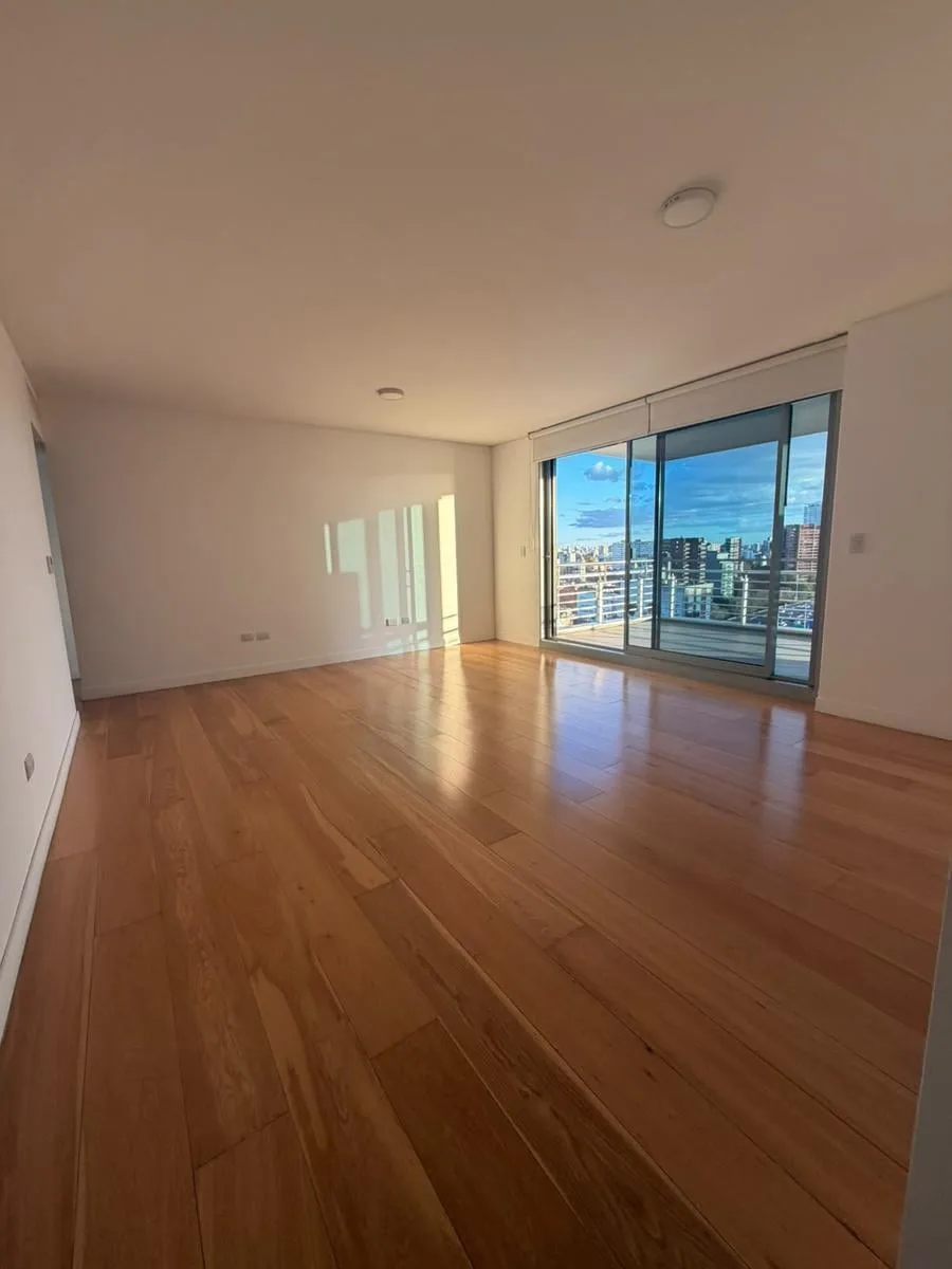 Piso alto con vista panorámica