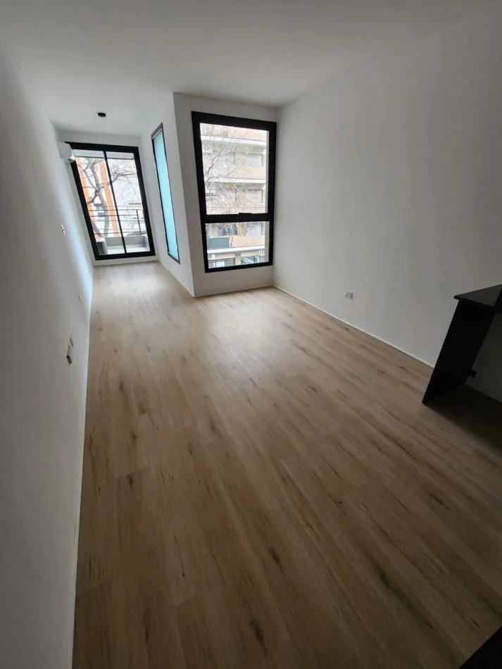 2º piso, balcón al frente