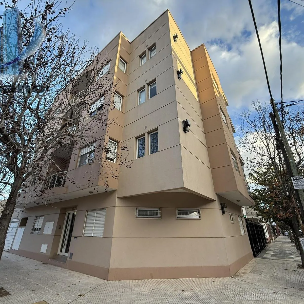 Planta baja al frente con patio