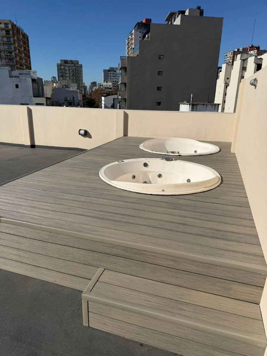 Front-facing studio with balcony