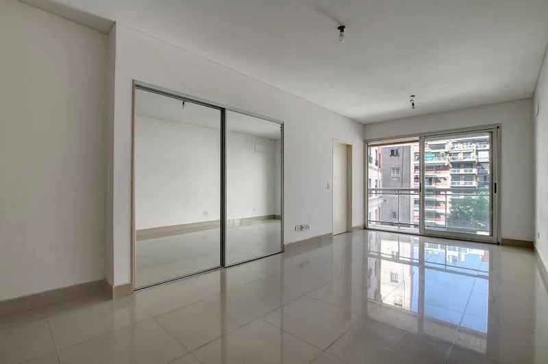 Monoambiente con balcón y amenities