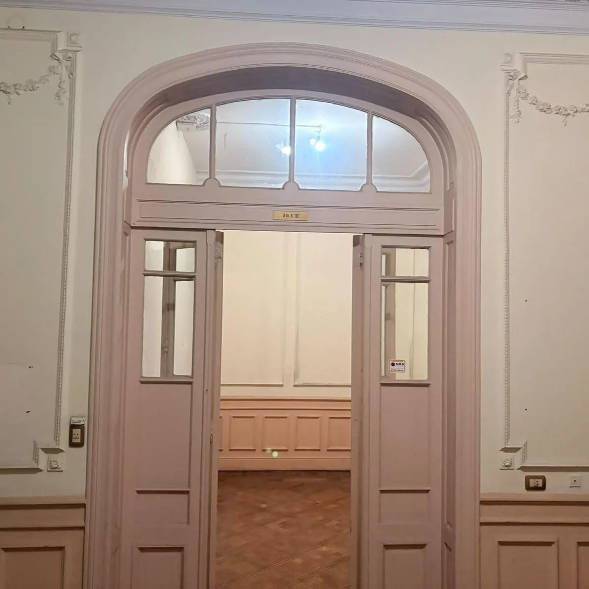 Full-floor with balcony