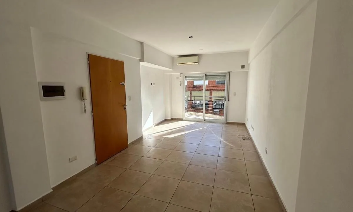 2 ambientes con balcón