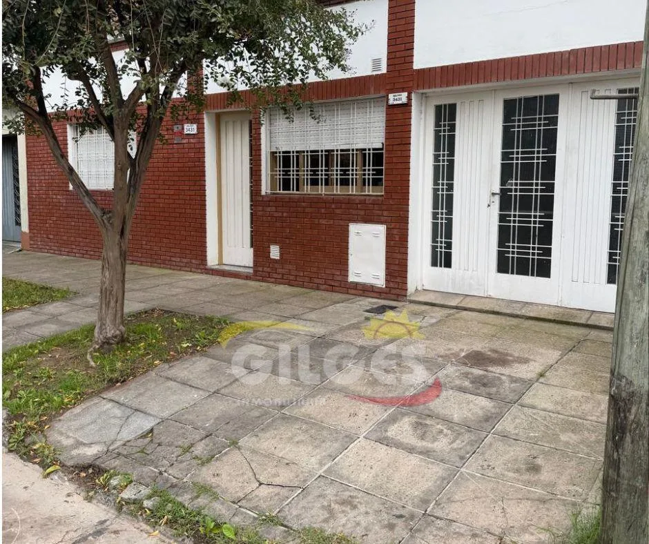 Alquiler Casa 3 Ambientes en Villa Luzuriaga Muy Buen Estado con Cochera Cubierta