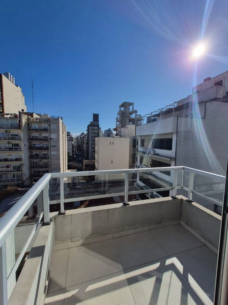 1 ambiente con balcón