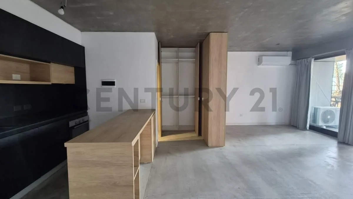 Monoambiente con balcón y amenities