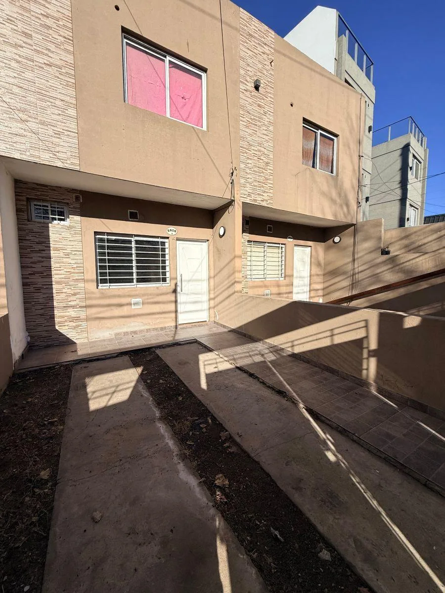 Casa en 2 plantas con patio