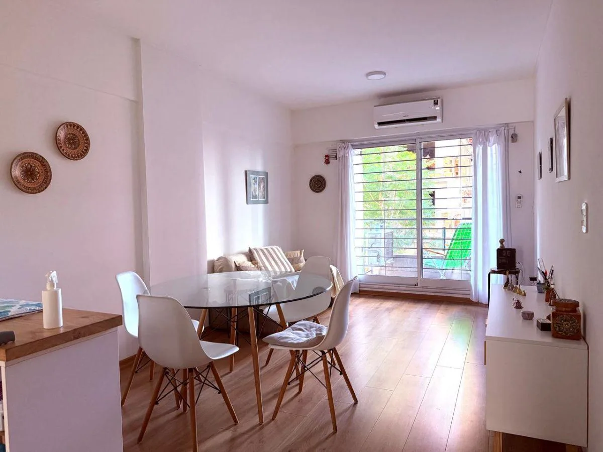 38 m² con balcón y A/C