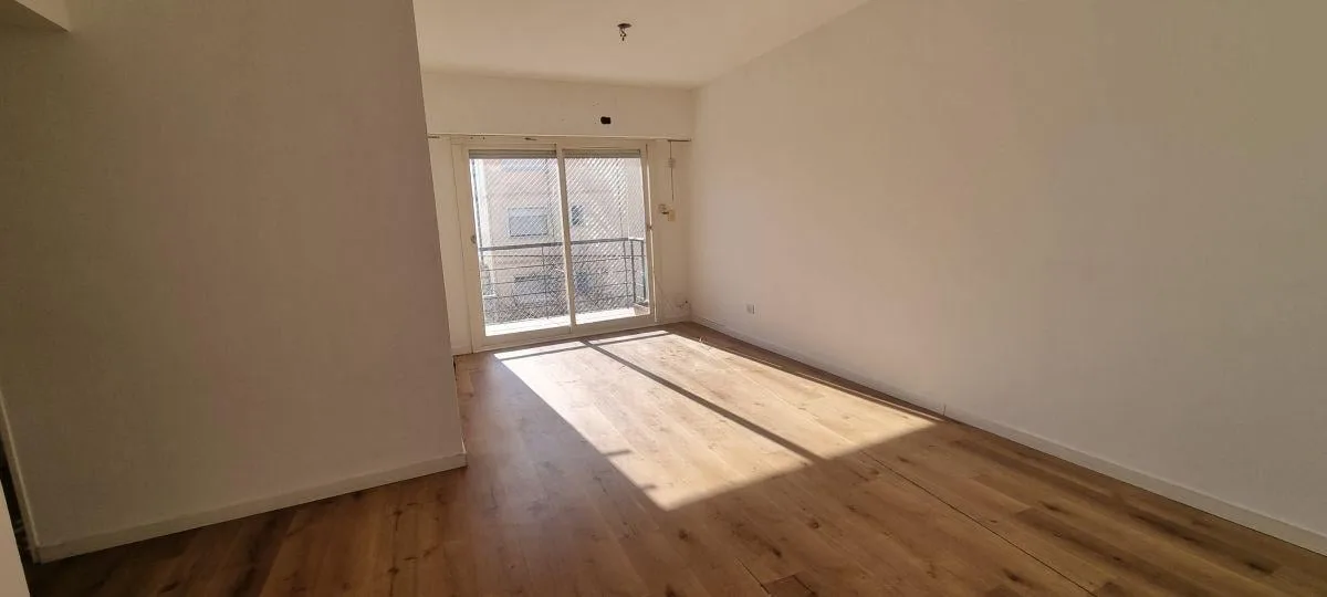 Alquiler | 3 Ambientes con Espacio Guardacoches| Muy Luminoso | Apto Profesionaramón Falcón 3400.