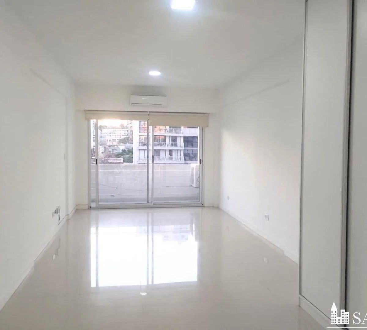 Monoambiente con balcón