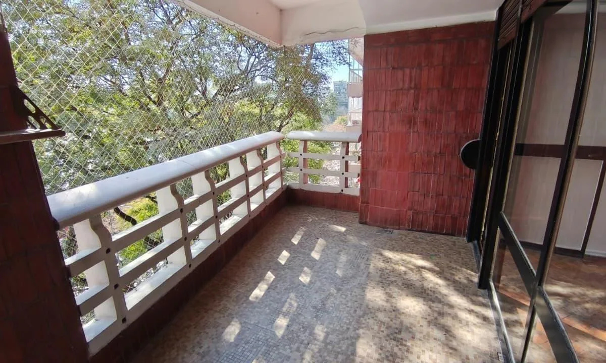 3 dormitorios, balcón y cochera