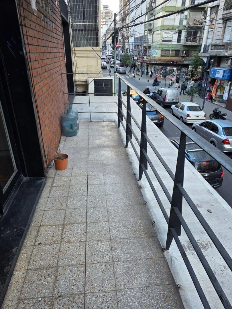 3 ambientes con balcón y patio