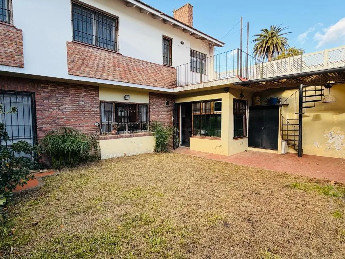 4-bedroom house with garden