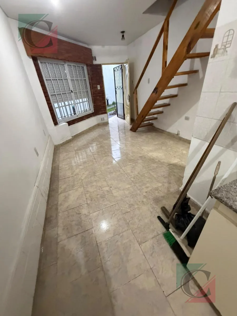 2 ambientes con balcón y A/C