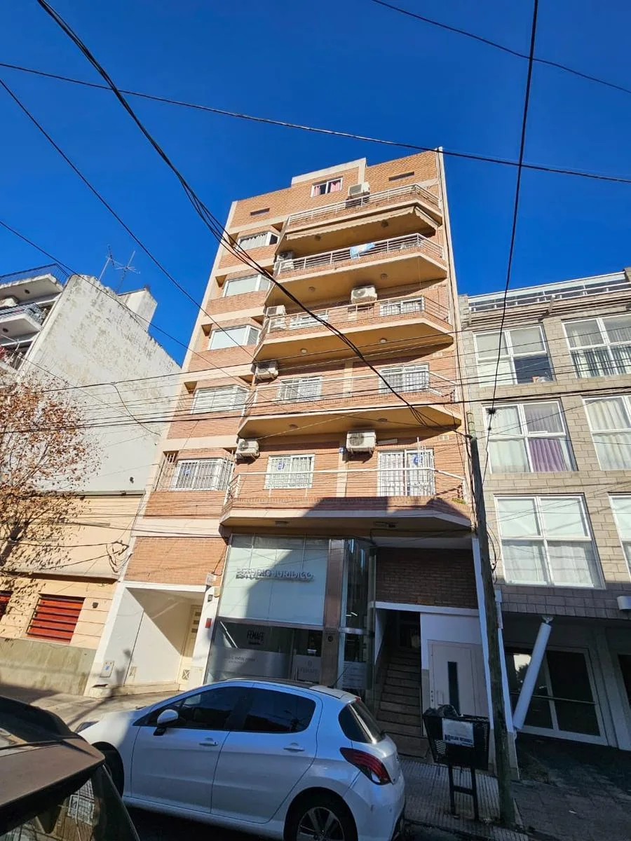 Departamento de 2 Amb. Amplios con Balcon