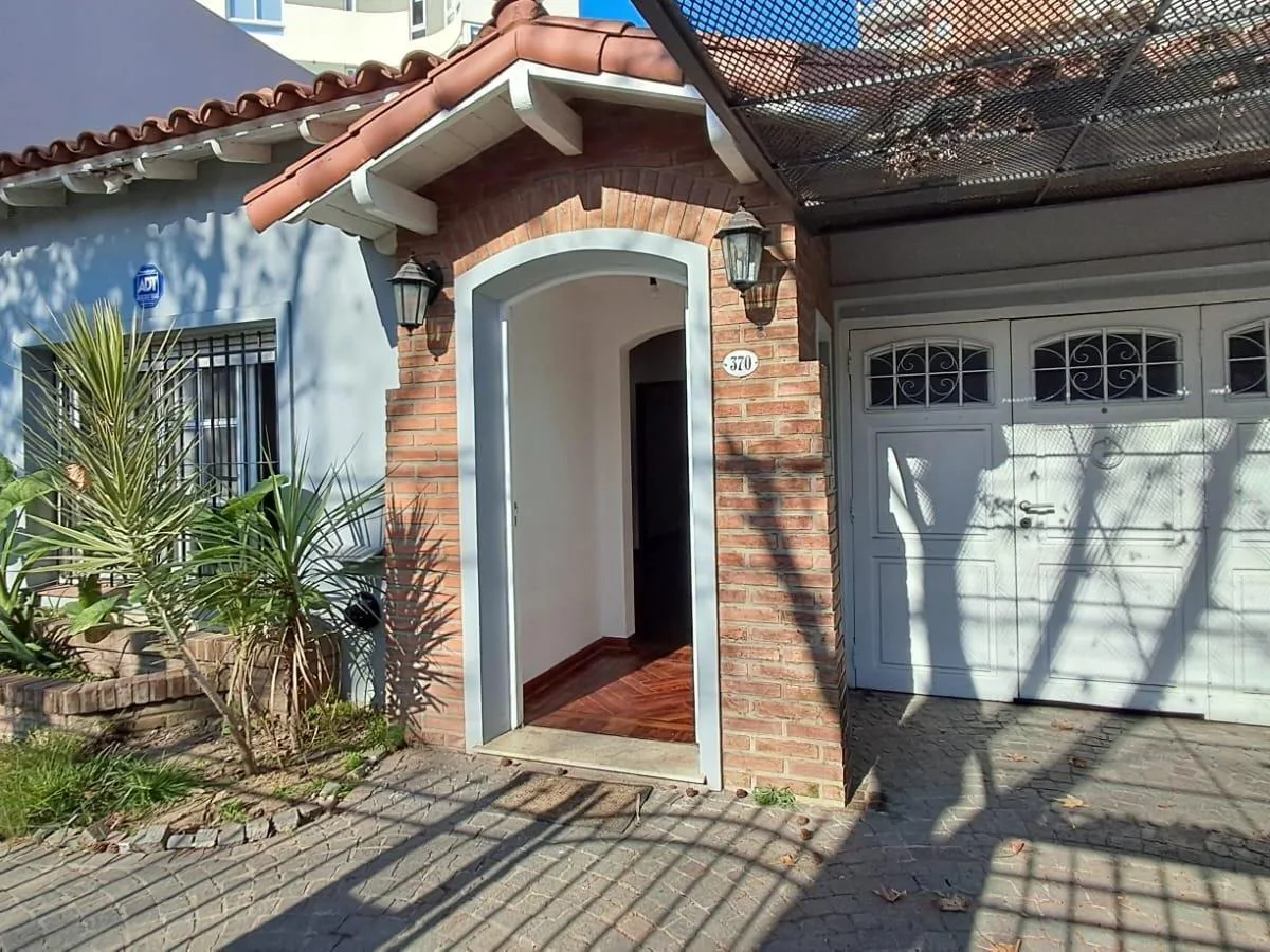 Chalet con jardín y pileta