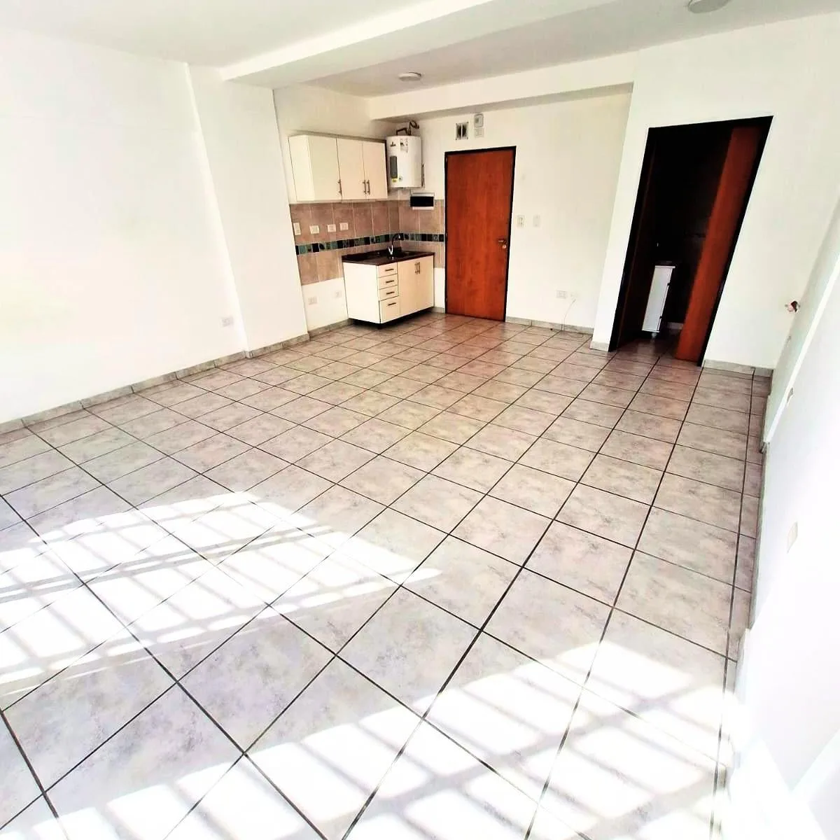 Monoambiente con balcón